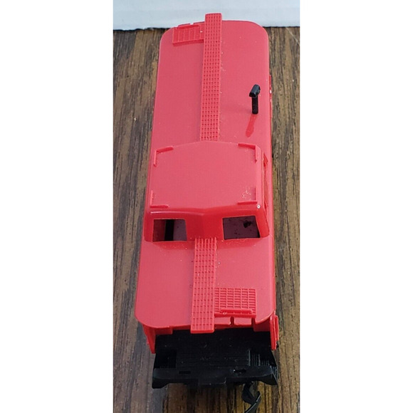 TYCO HO Scale Red White Striped Caboose 689 - Picture 5 of 8